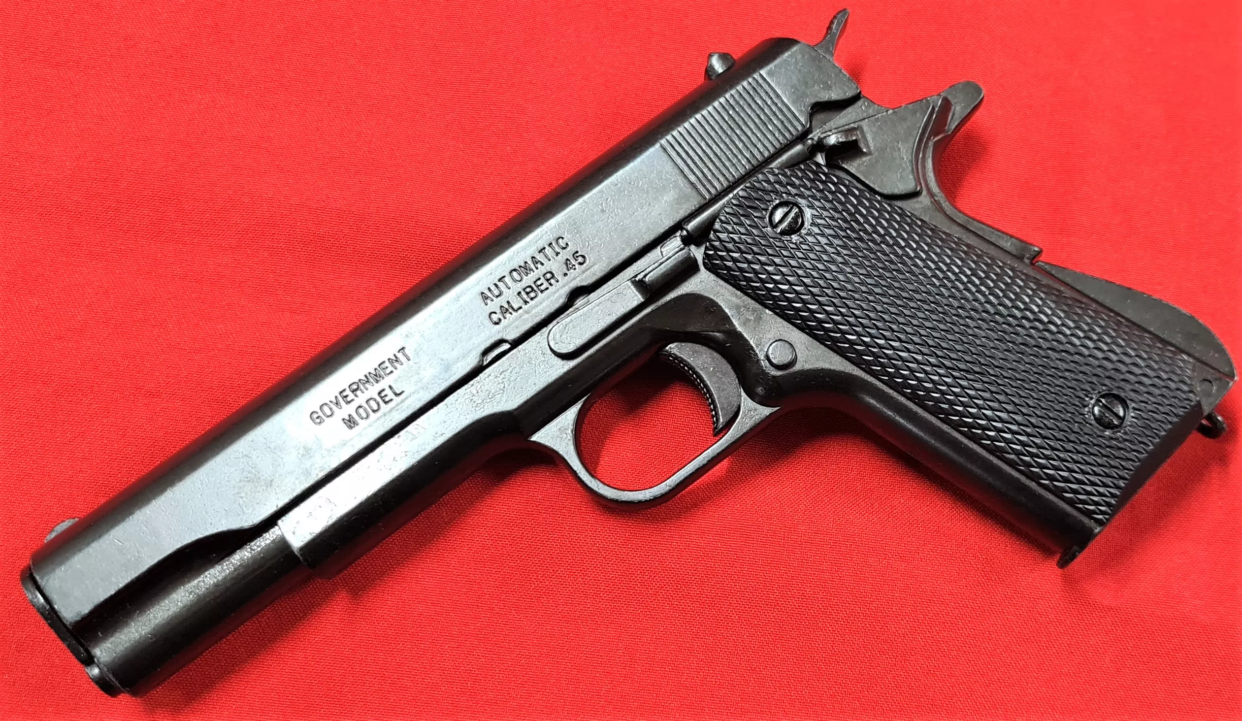 REPLICA M1911 US COLT HAND GUN PISTOL DENIX – HATCHED BLACK GRIPS- NON STRIPPING